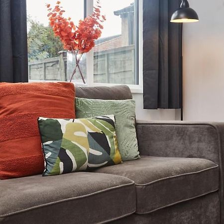 Haw Hill House - Modern 4 Bed Apartment Normanton  Ngoại thất bức ảnh