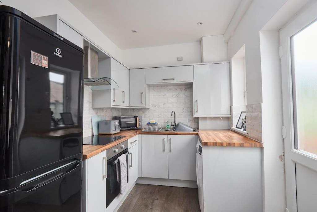 Haw Hill House - Modern 4 Bed Apartment Normanton  Ngoại thất bức ảnh