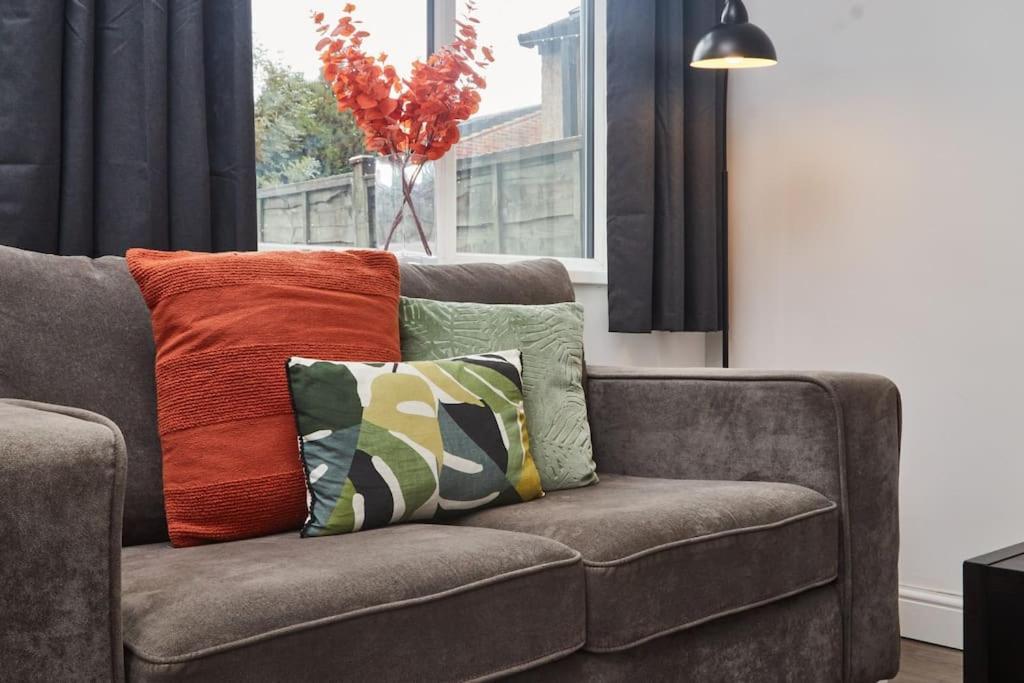 Haw Hill House - Modern 4 Bed Apartment Normanton  Ngoại thất bức ảnh