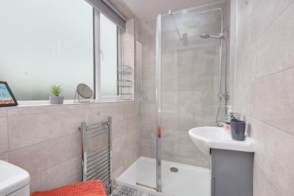 Haw Hill House - Modern 4 Bed Apartment Normanton  Ngoại thất bức ảnh