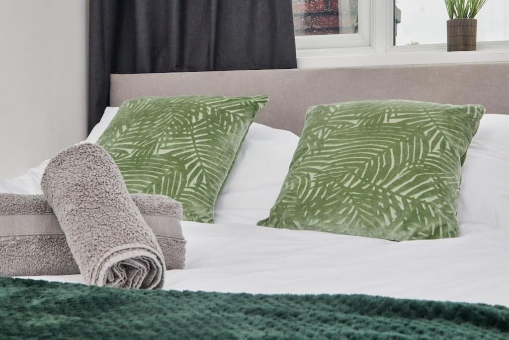 Haw Hill House - Modern 4 Bed Apartment Normanton  Ngoại thất bức ảnh
