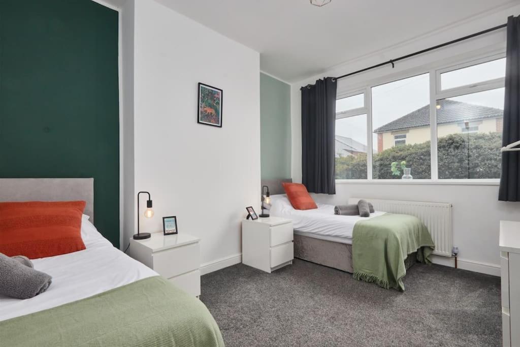 Haw Hill House - Modern 4 Bed Apartment Normanton  Ngoại thất bức ảnh